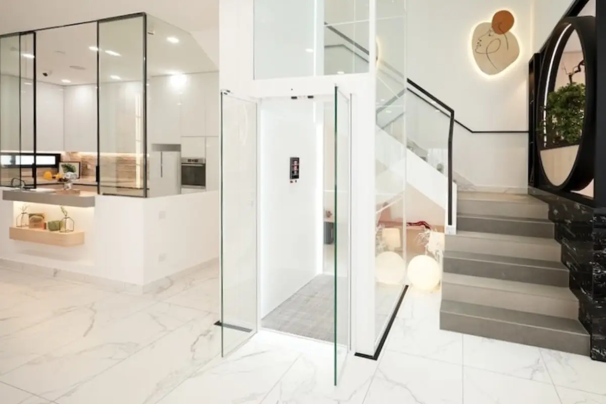 Space-Smart, Modern Installation